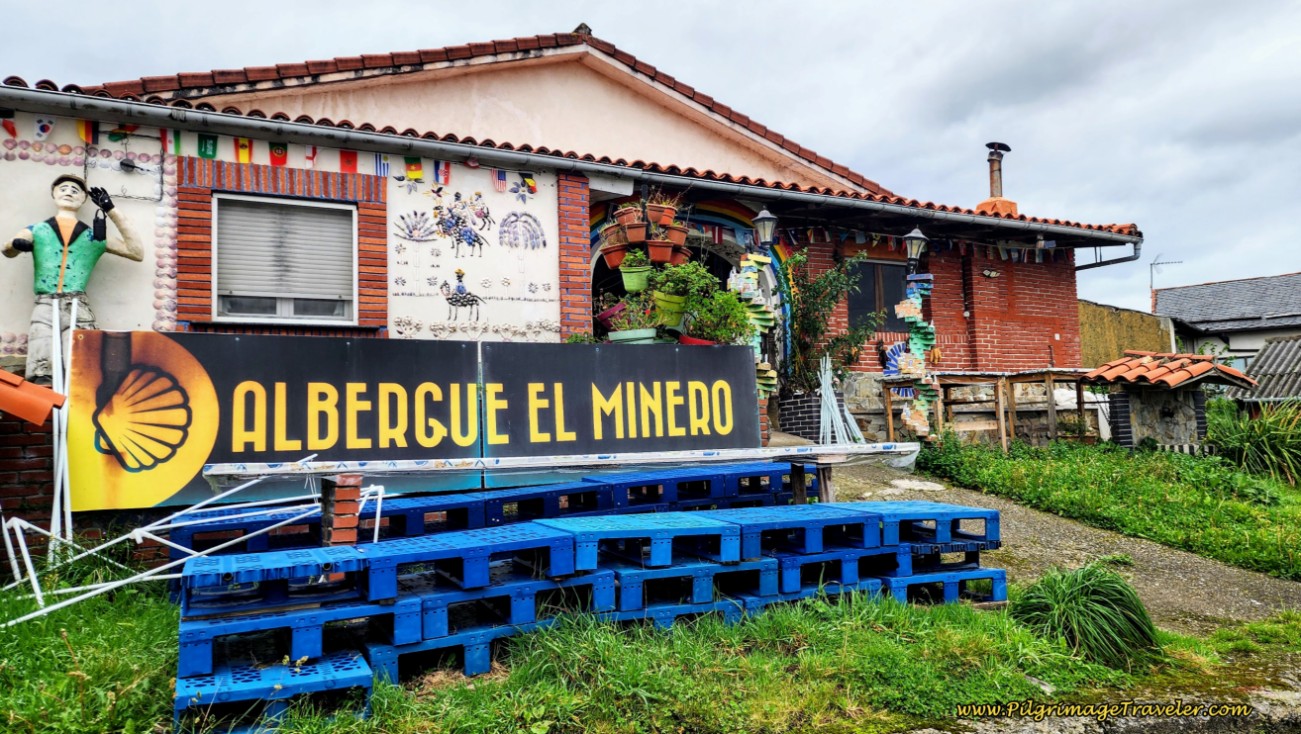 Albergue el Minero Decorated with Shells!