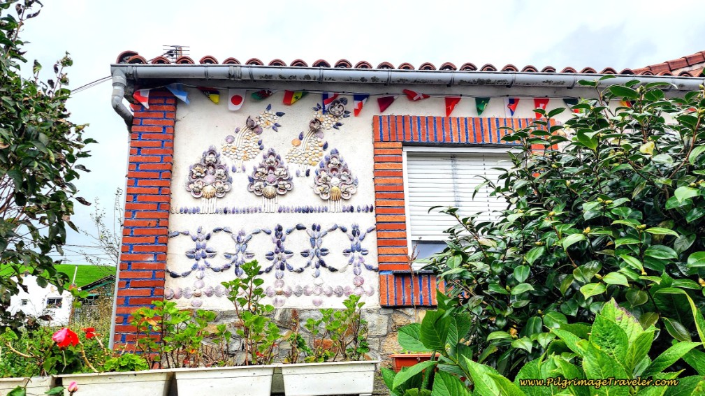 Albergue Minero Shell Embellishments