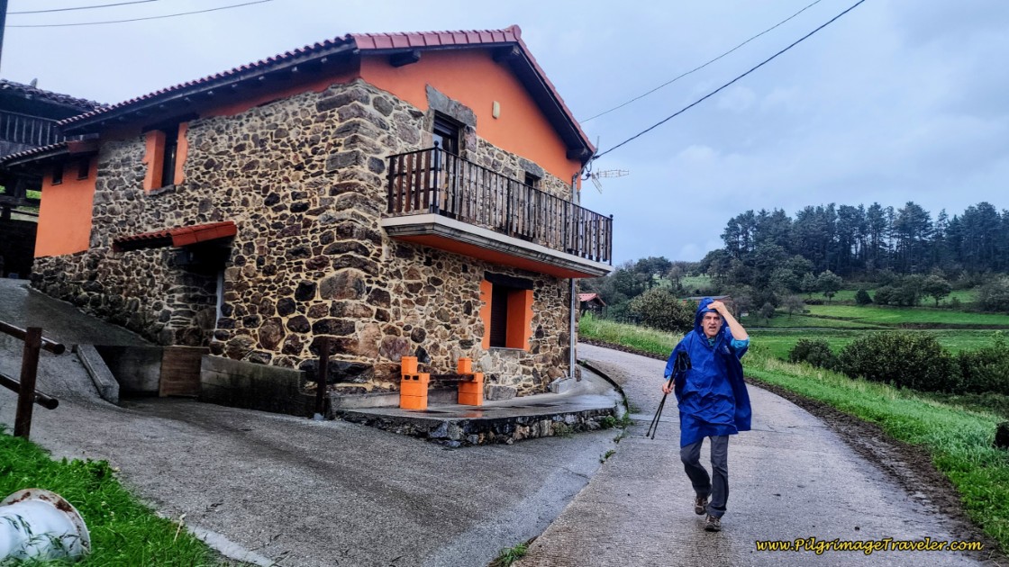 A Blustery Start at the Albergue La Montera