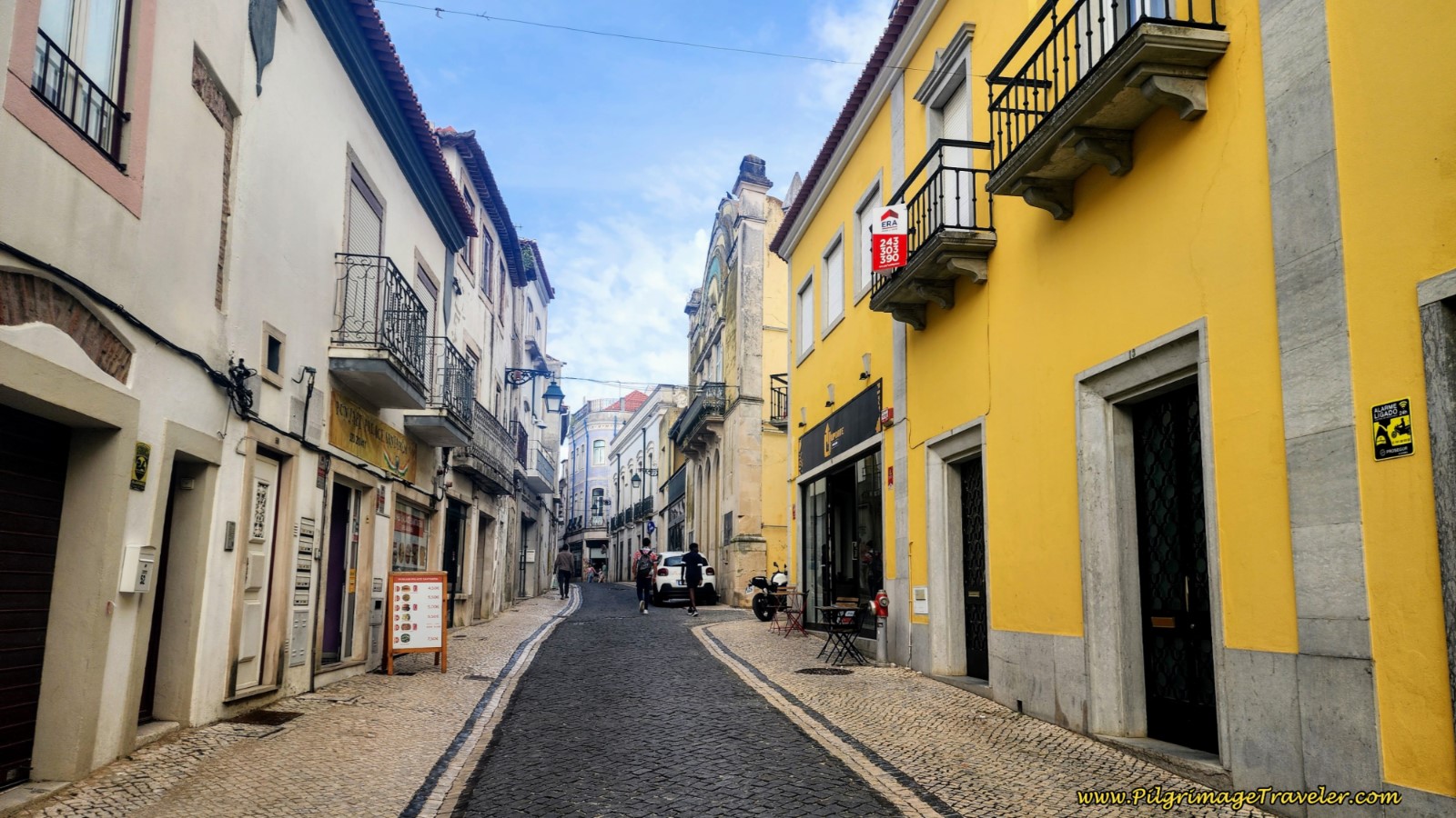 Along the Rua Joâo Afonso