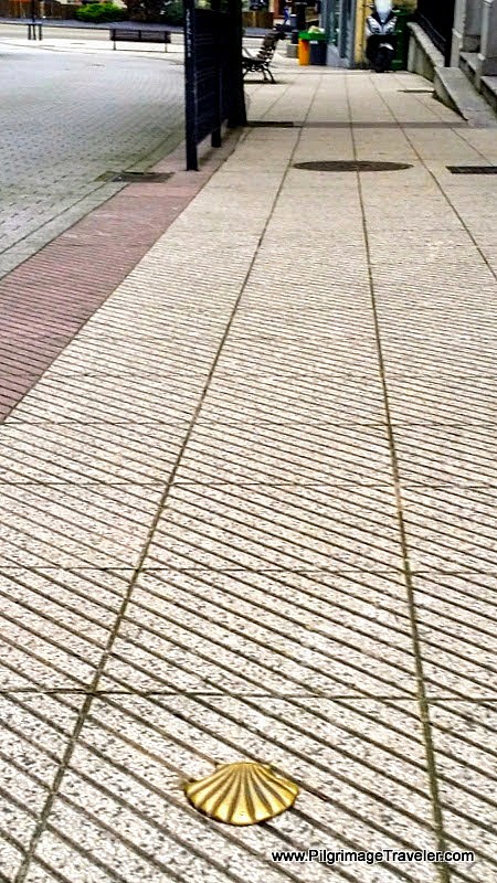 Bronze Shell Waymark in Oviedo