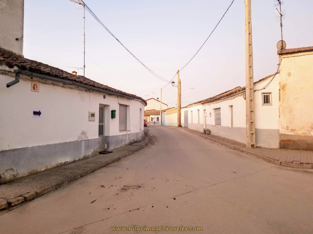 Leaving Fontiveros on the Calle Sur
