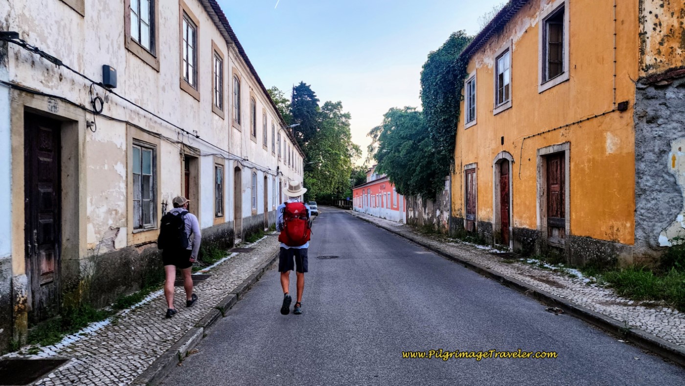 Along the Rua Fábrica da Fiação
