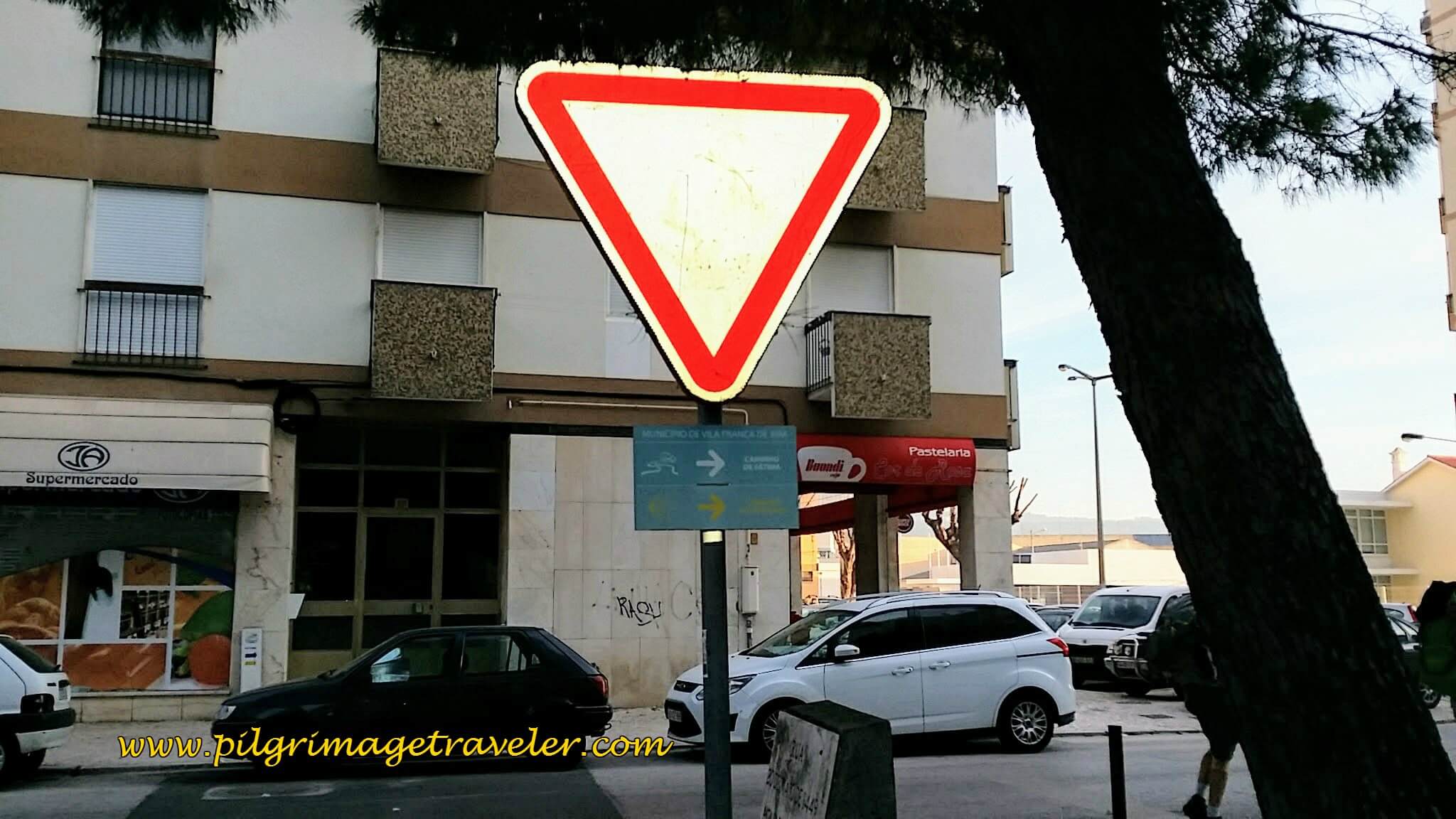 Right Turn on the Rua Catarin Eufémia on the Camino Portugués
