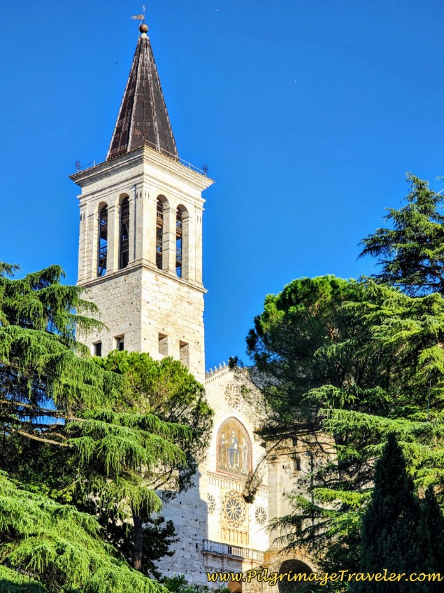 Walking Along the Via degli Scaloni Towards the Duomo di Spoleto