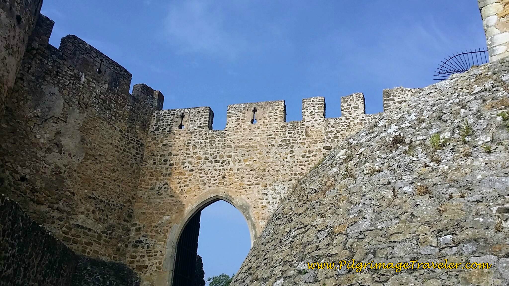 Cross-Shaped Keyhole Embrasure