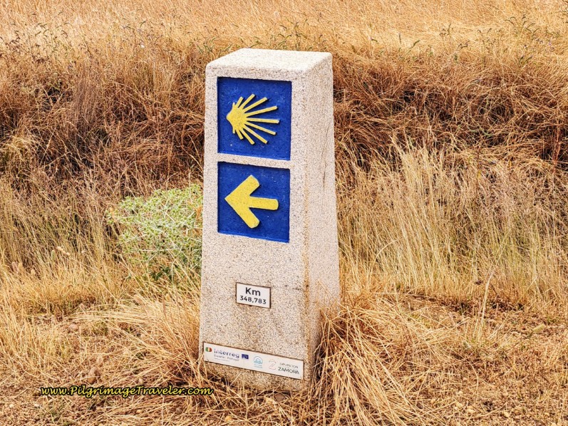 Newer Mojóns in Castilla y León, along the Camino Sanabres.