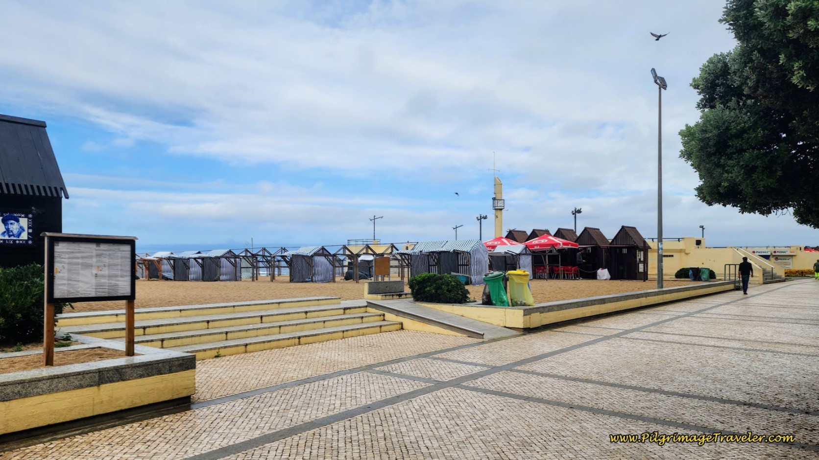 Join the Senda Litoral at the Praia Redonda