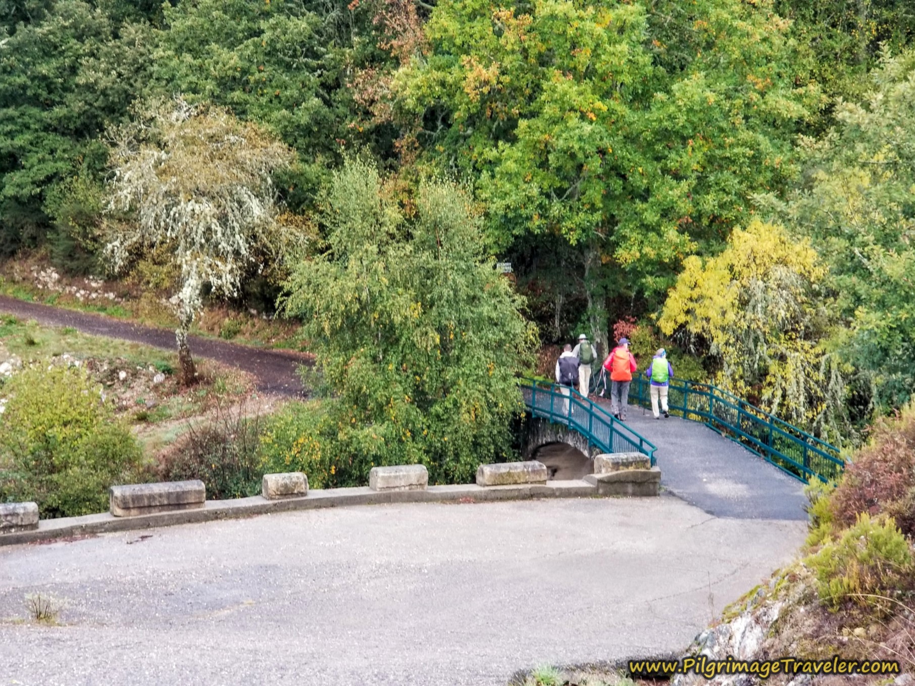 Cross the Río Tuela on the Camino Sanabrés from Lubián to A Gudiña