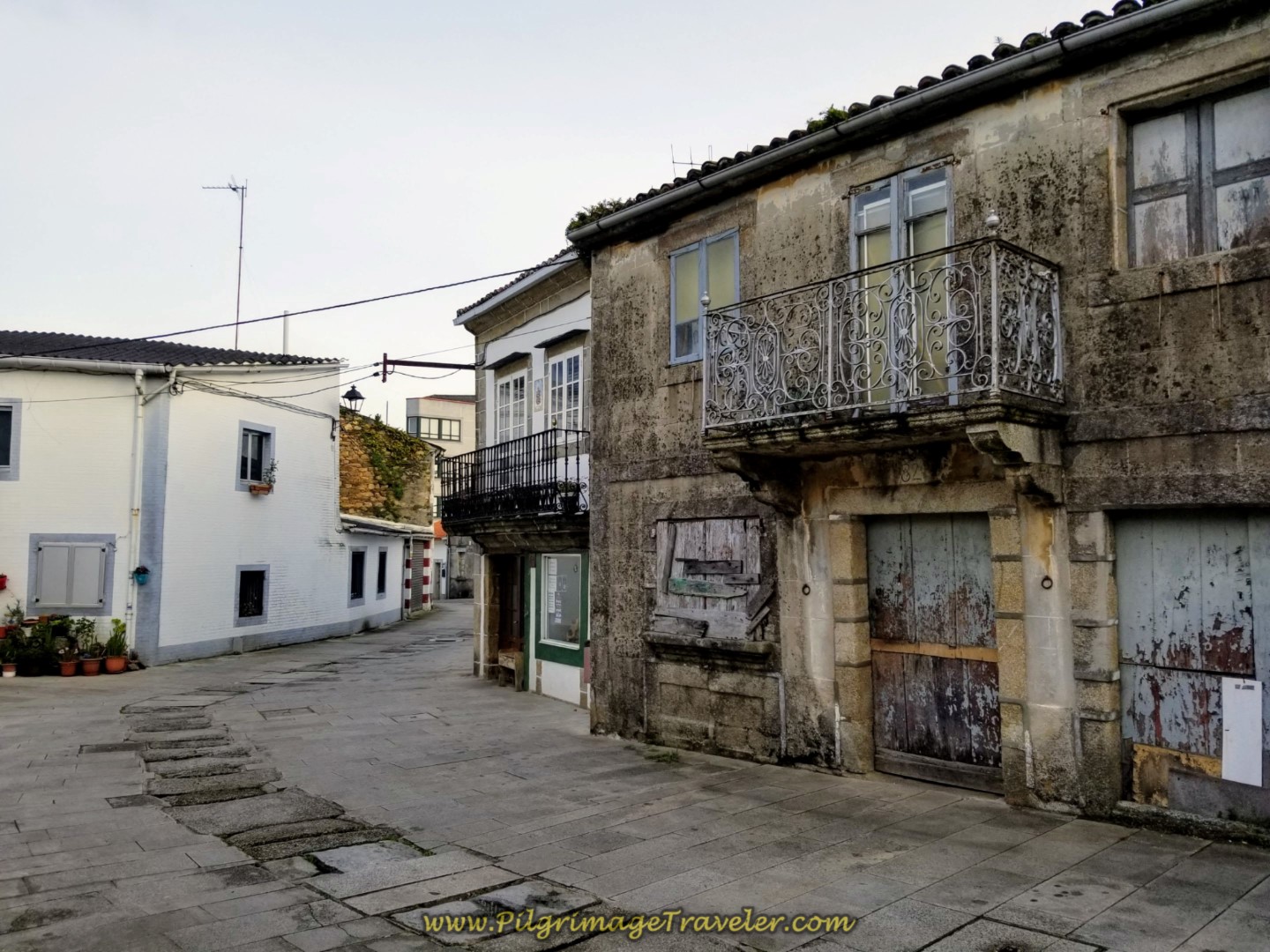 Very Old Building on the Rúa Real in Neda on day two of the Camino Inglés