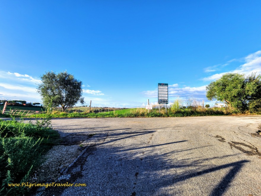 Way of St. Francis: Day Twenty-Two, Monterotondo to Monte Sacro - T-Intersection at Top of Ridge in the Marcigliana Natural Preserv