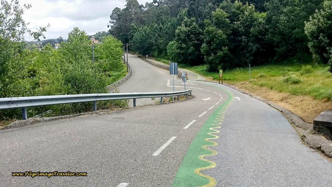 Continue on the Camiño da Traída das Augas