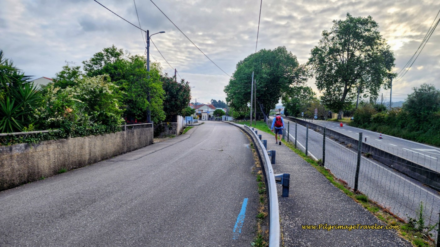 On Rua Cruz Towards Cernache