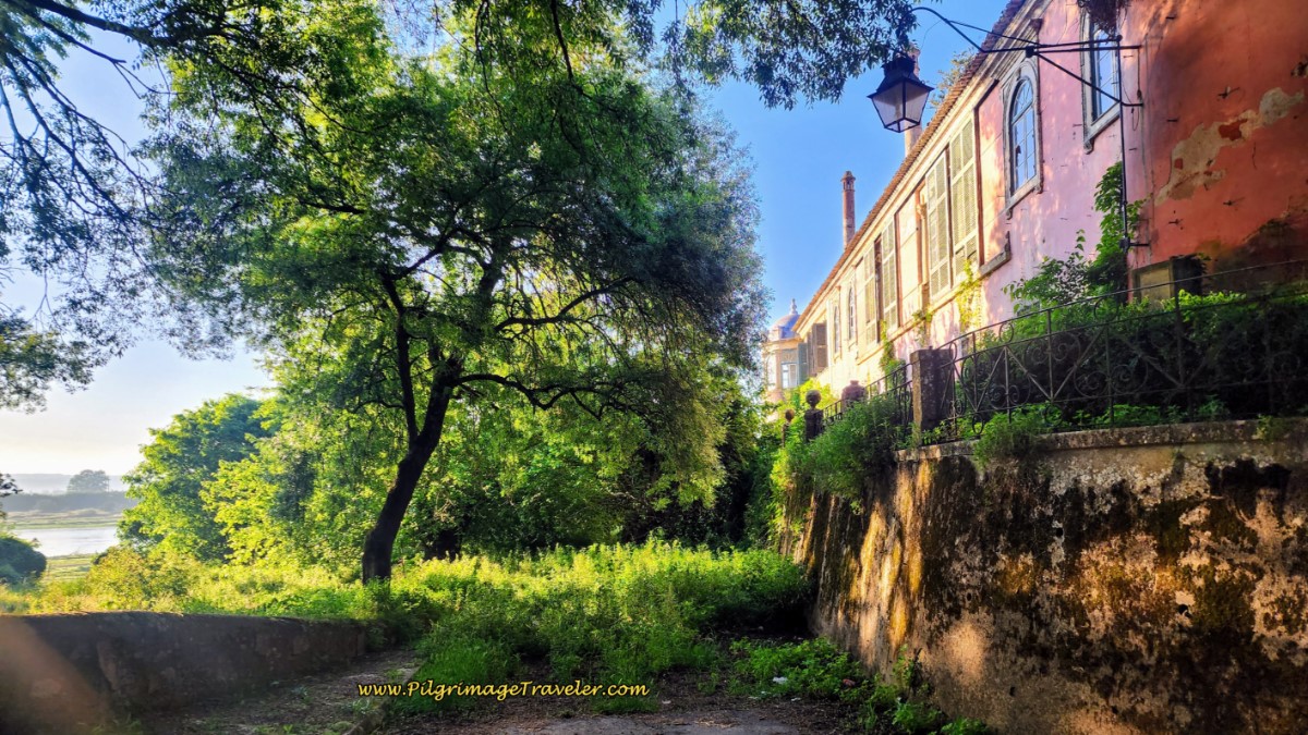 Main House Nestled by the Rio Tejo
