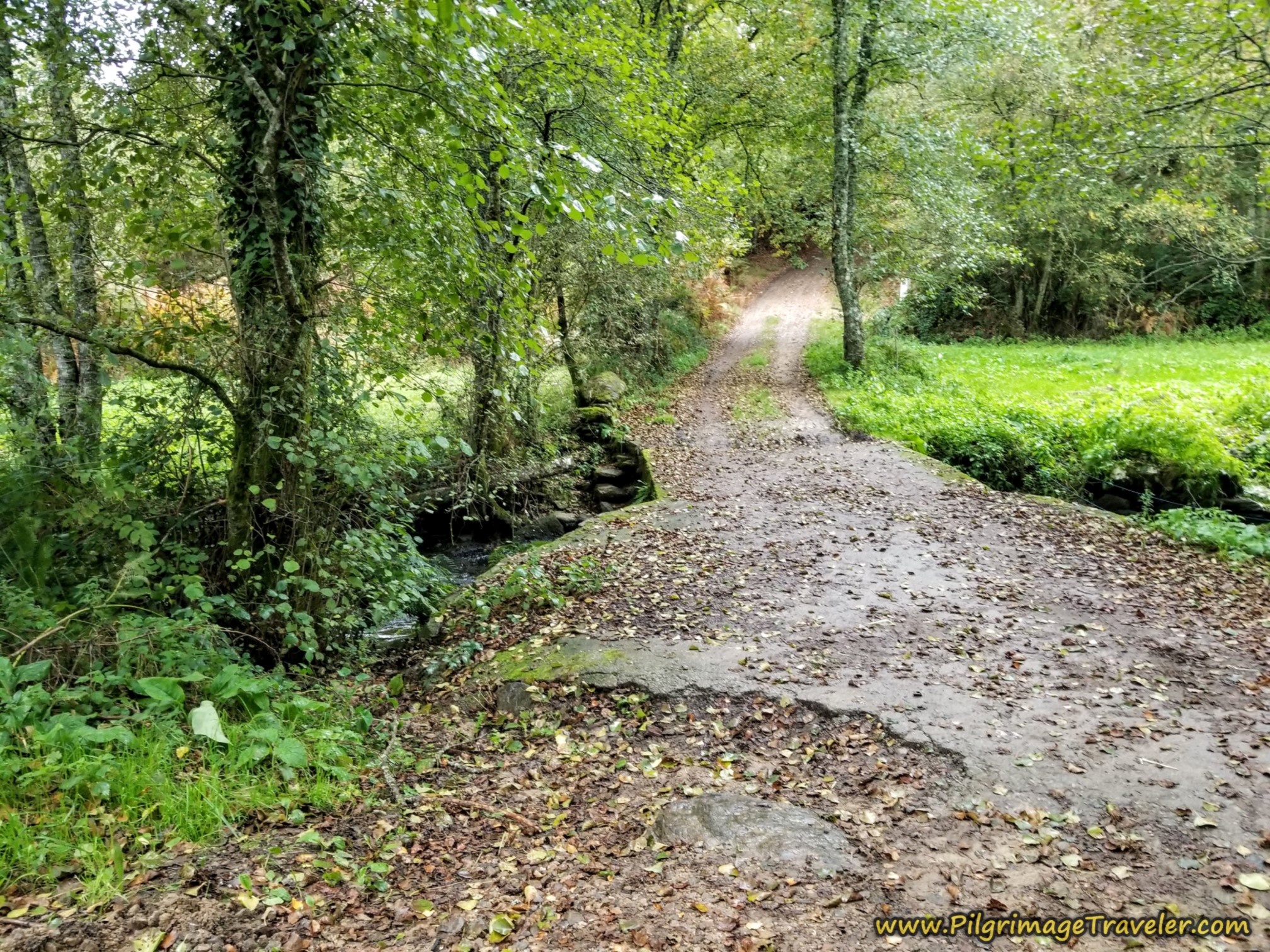 Cross the Rego de Cabirtas Cross the Rego de Cabirtas