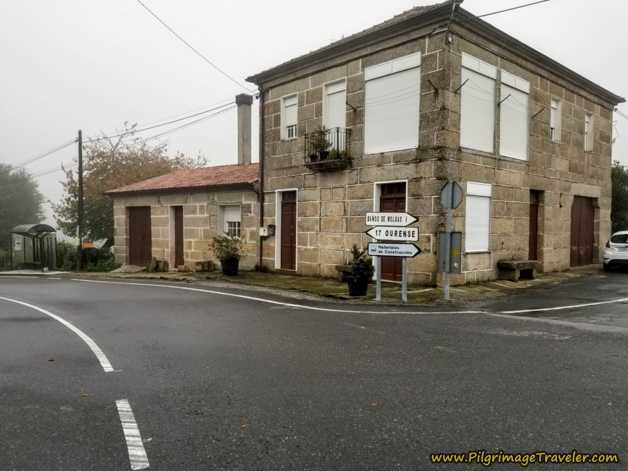 Left Turn in Salgueiros to Stay on the OU-0102