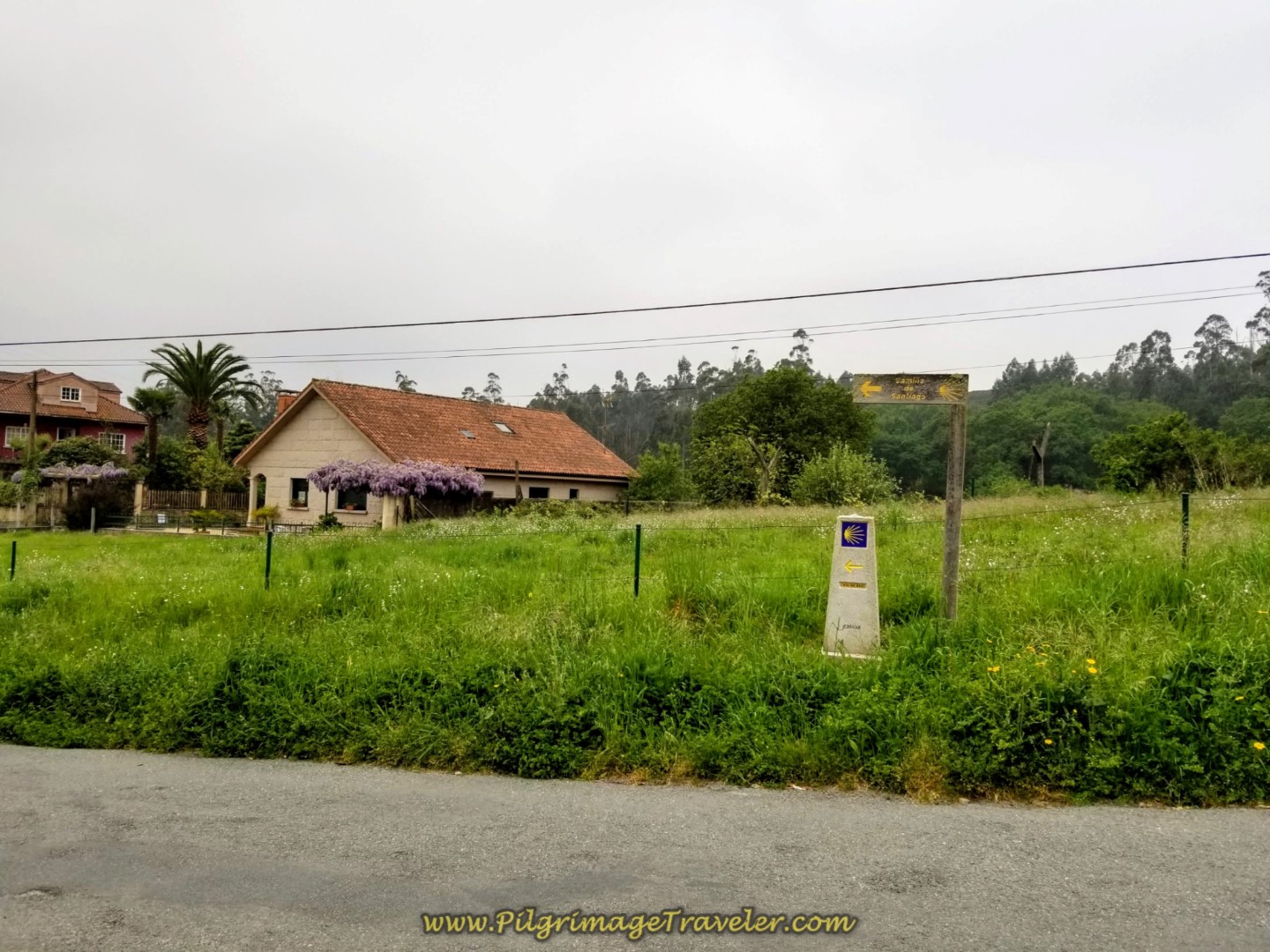 Turn Left onto Rua Sarela de Abaixo on day one of the Camino Finisterre