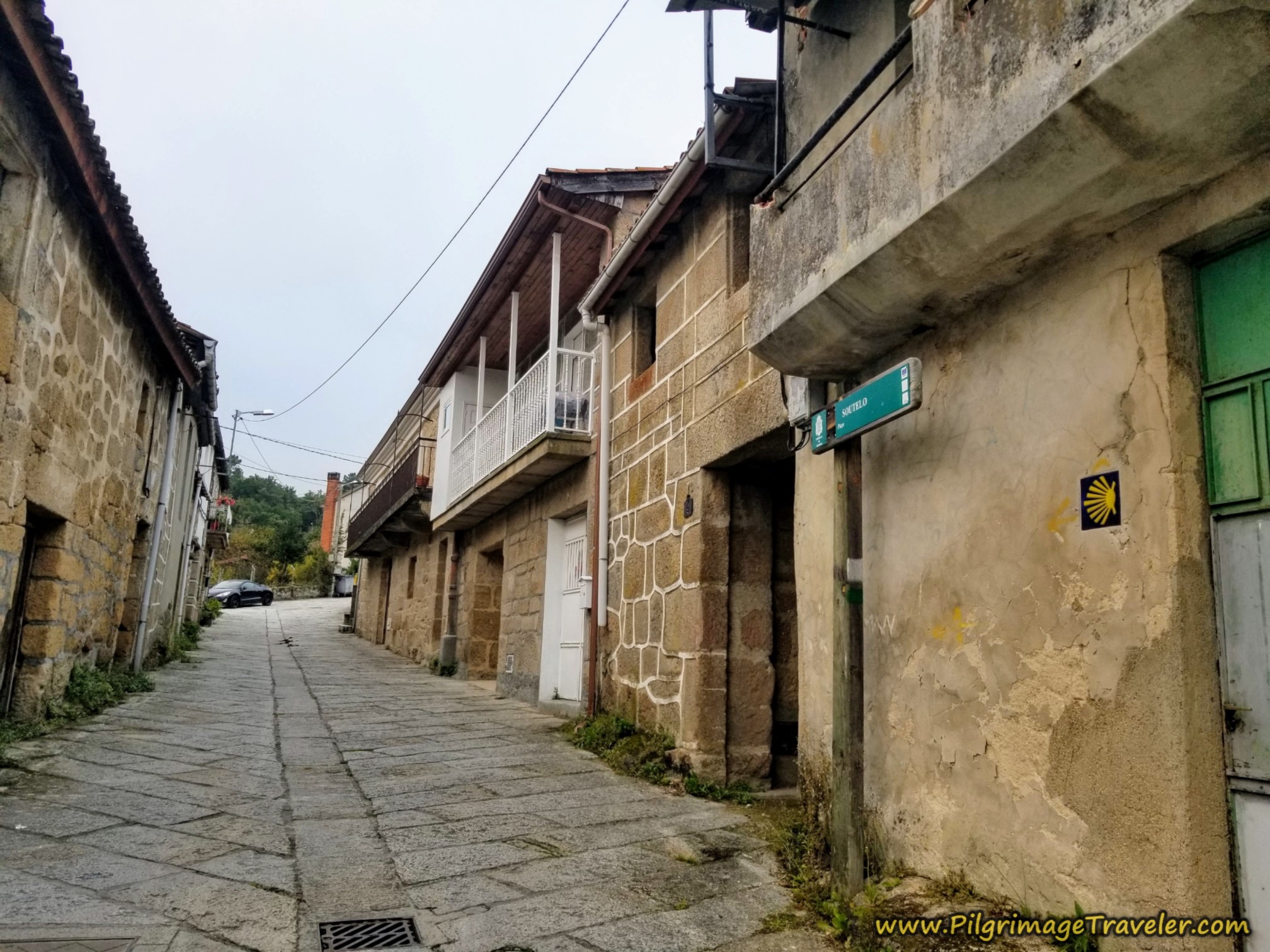 Walking Through Soutelo on the Camiño Real  Cudeiro Sur, Camino Sanabrés, Ourense to Cea