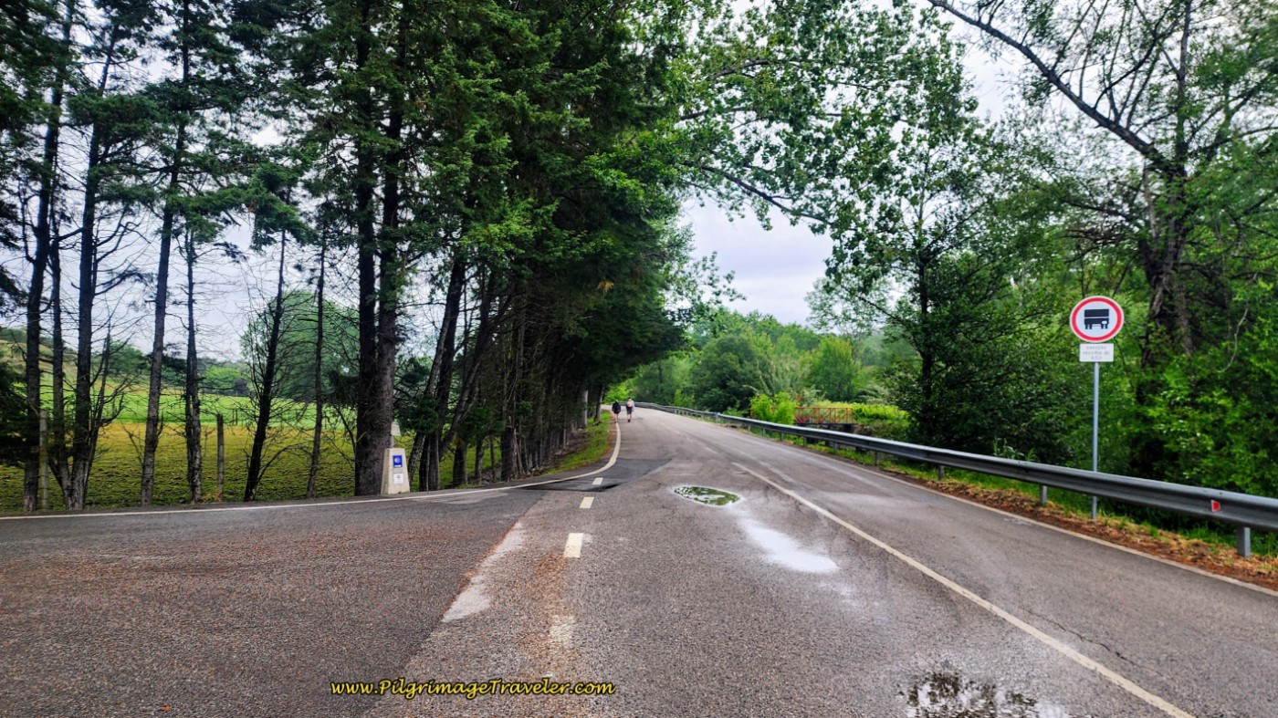 Right Onto Rua the Valverde