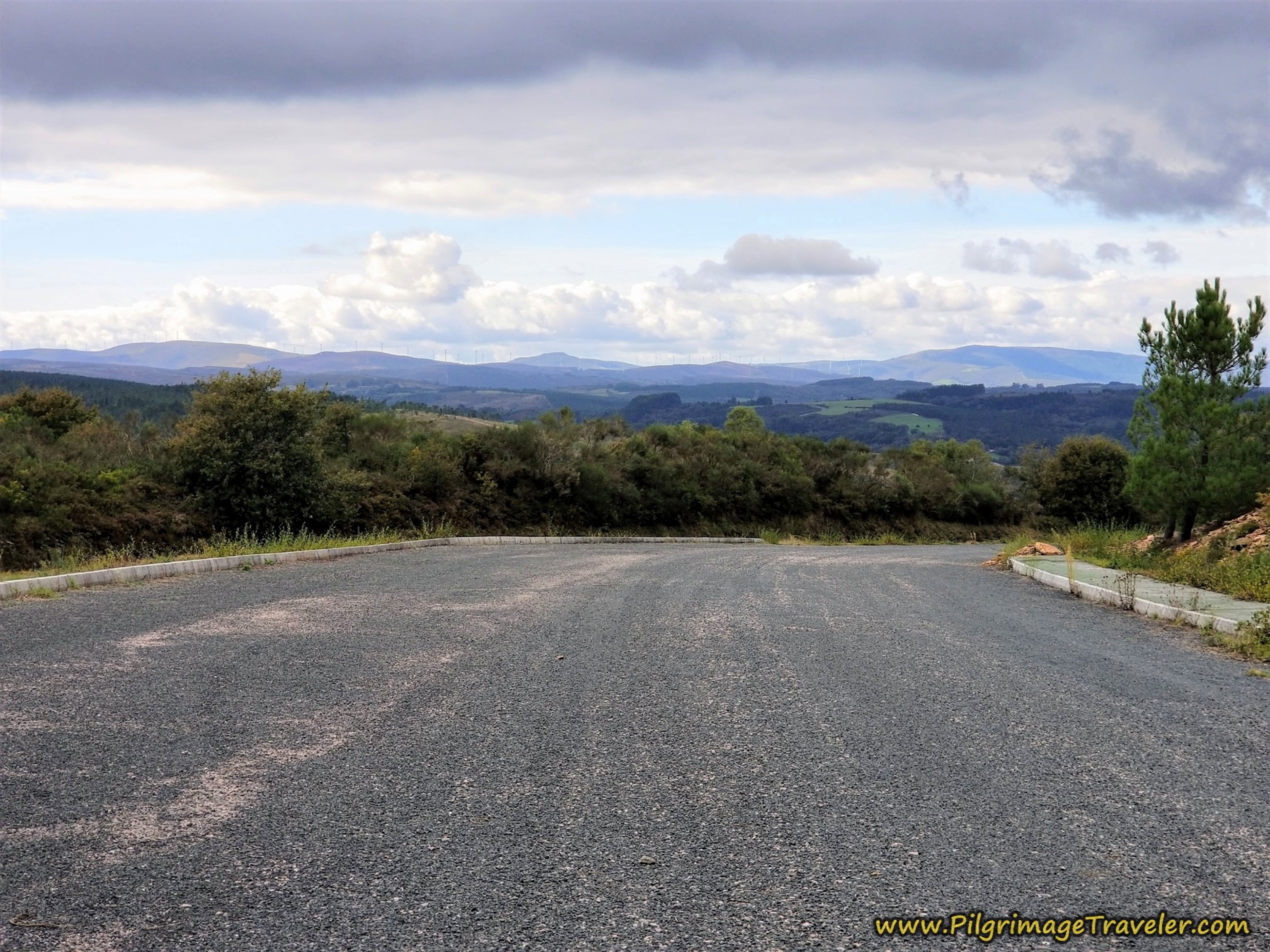 Downhill Vista, Camino Sanabrés, Cea to Estación de Lalín
