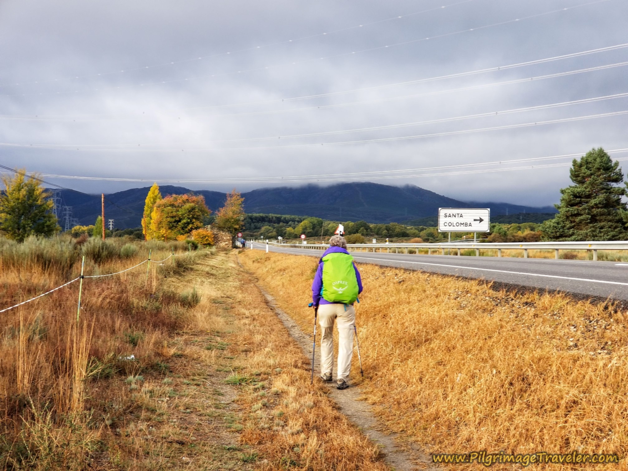 Lane Becomes a Frontage Path on the Camino Sanabrés from Puebla de Sanabria to Lubián