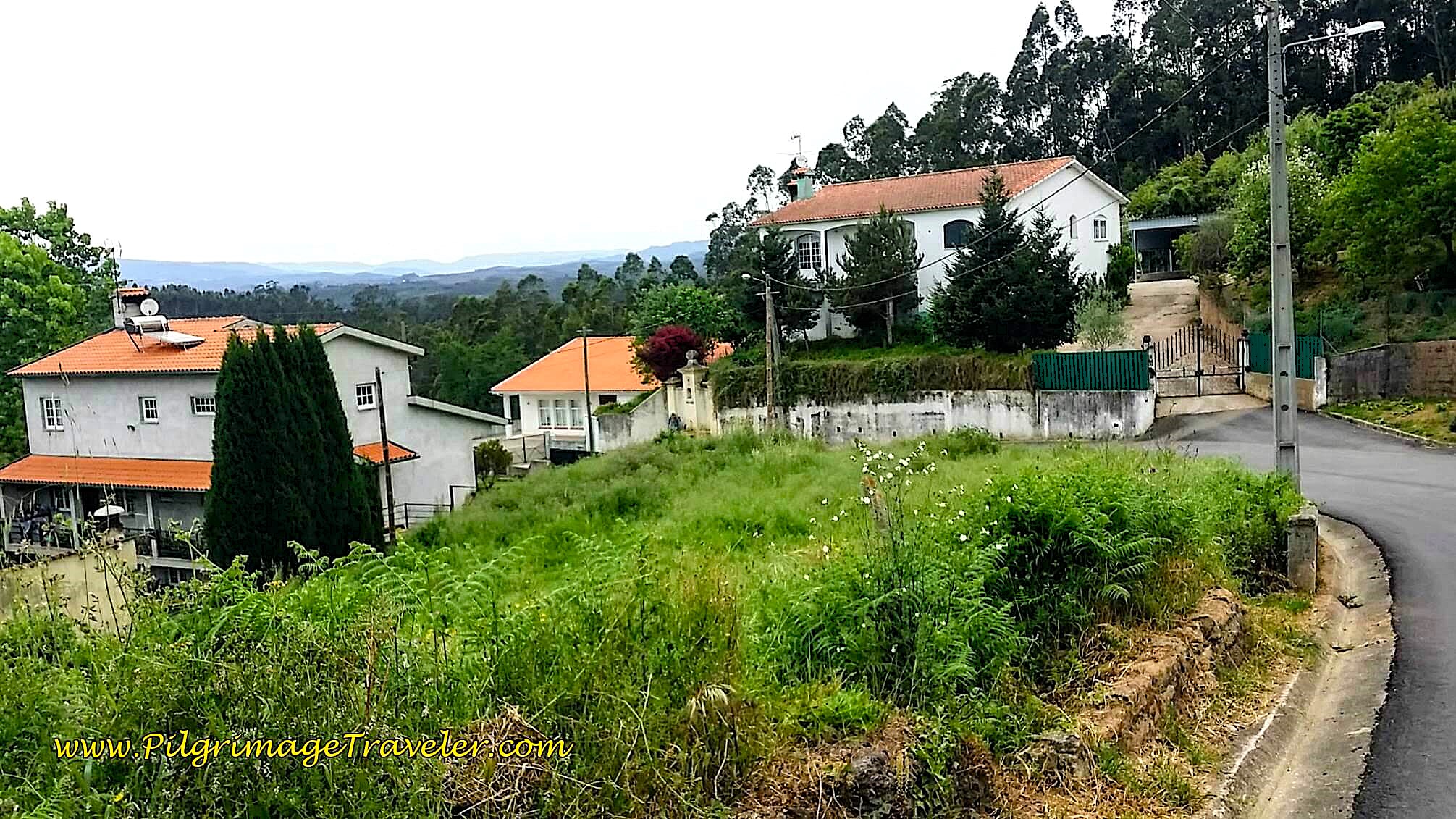 Leaving Pedaçães on the Estrada Costa