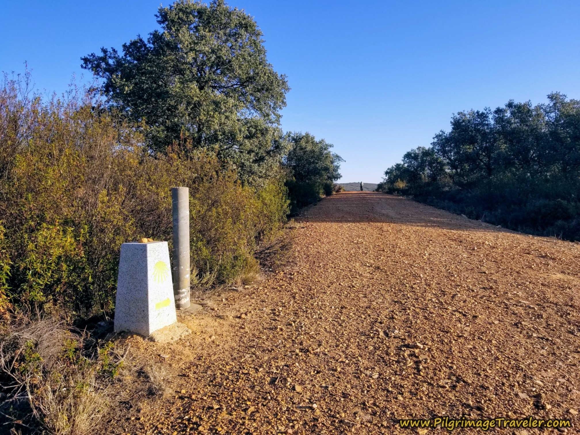 New Waymark at Top on the Camino Sanabrés from Tábara to Santa Marta de Tera New Waymark at Top on the Camino Sanabrés from Tábara to Santa Marta de Tera