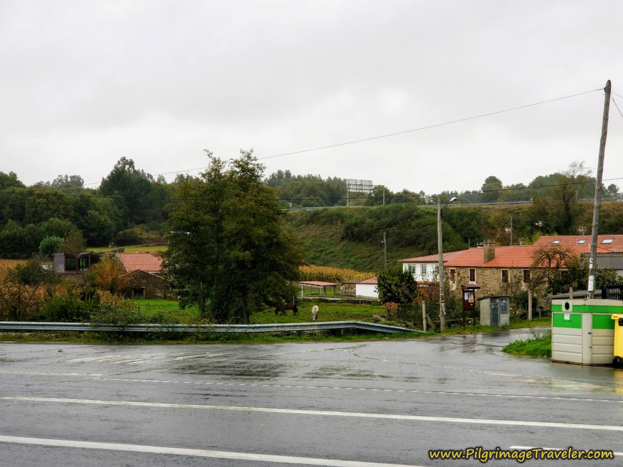 Cross the N-525 Cross the N-525