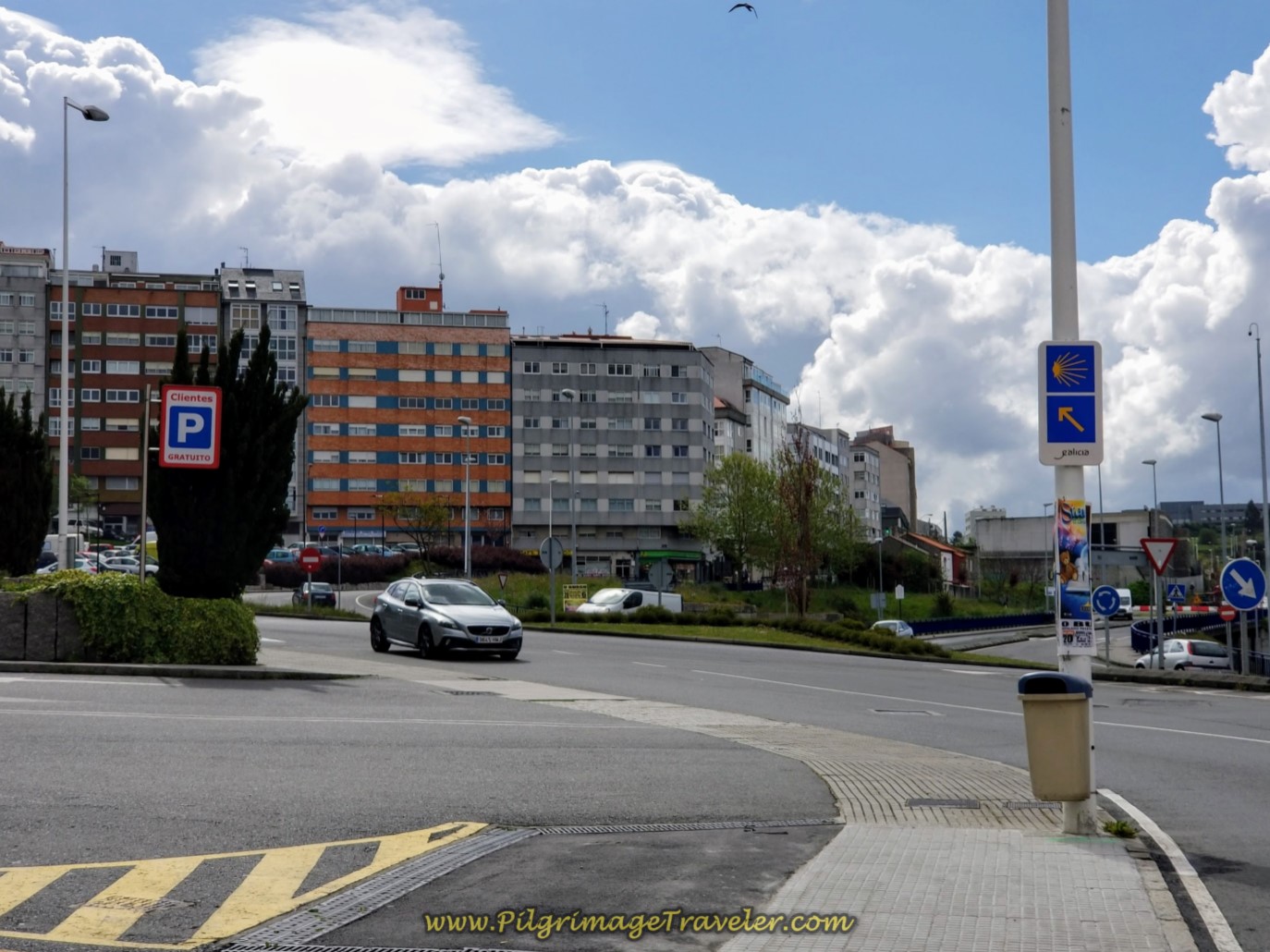 Stay Left on the Avenida de Monelos at Roundabout, in La Coruña on day one of the La Coruña Arm of the Camino Inglés Stay Left on the Avenida de Monelos at Roundabout, in La Coruña on day one of the La Coruña Arm of the Camino Inglés