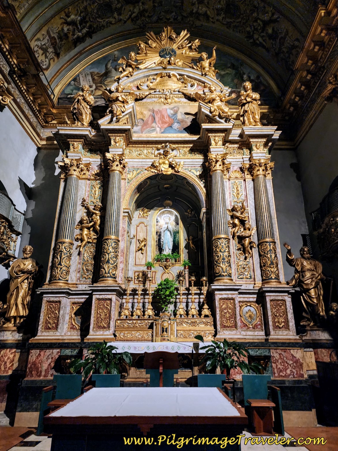Chiesa di Maria Sopra Minerva, Altar, Assisi, Italy, A sacred medieval treasure