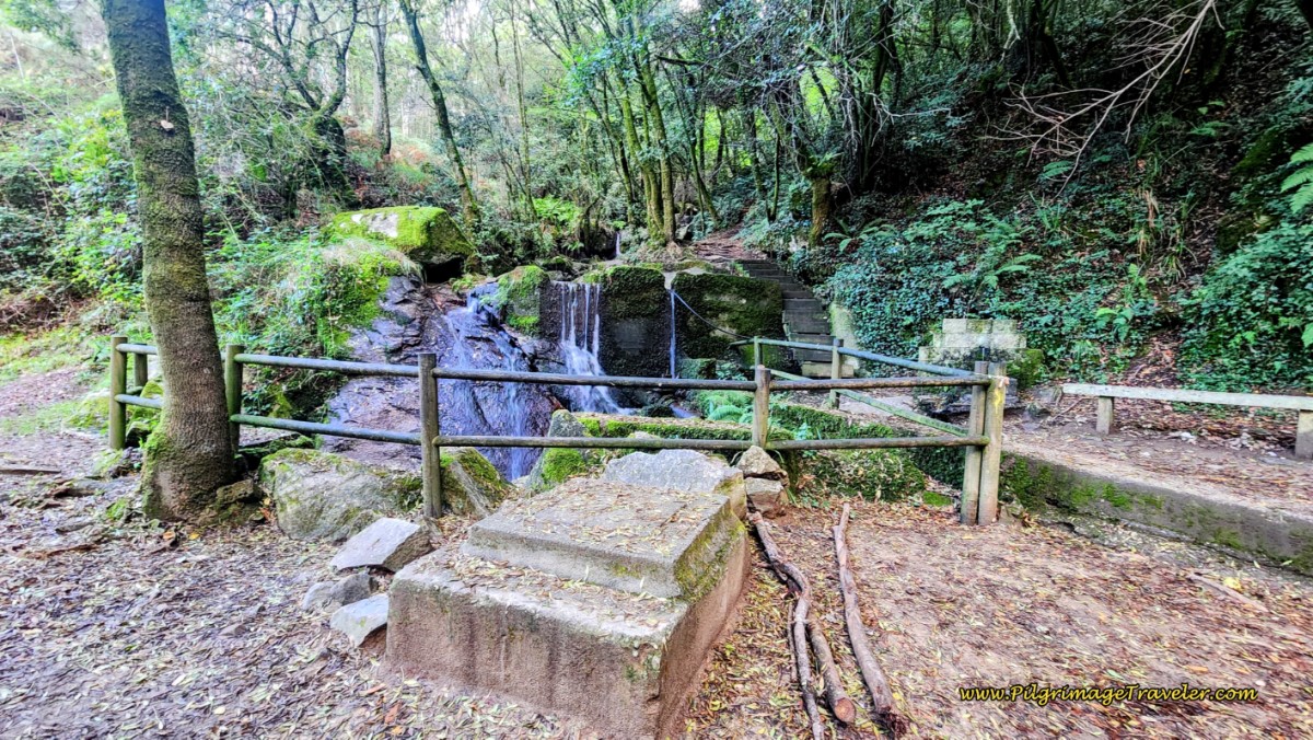 Rego Fondón Waterfall and Fountain