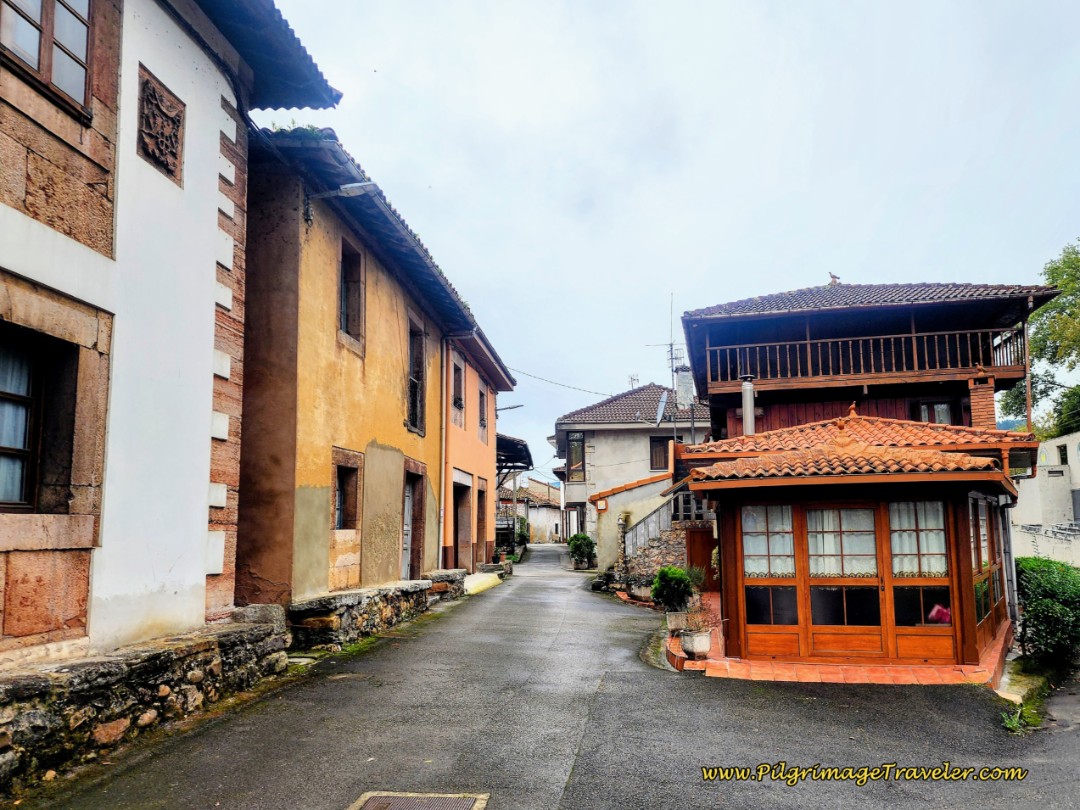 Stay Left at Y-intersection in Peñaflor