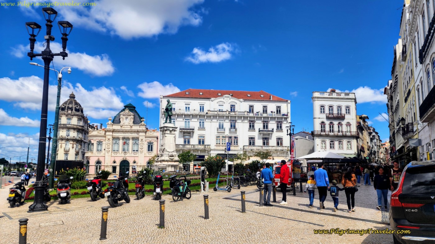 Cross the Largo da Portagem