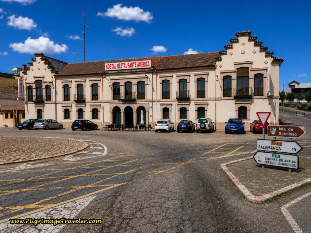Hostel América on Other Side of the Bridge, Alba de Tormes