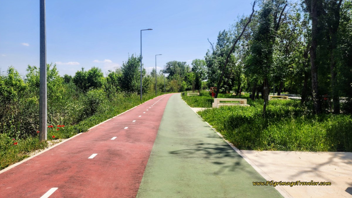 Along the Pedestrian Way of the N3-3, East of Azambuja