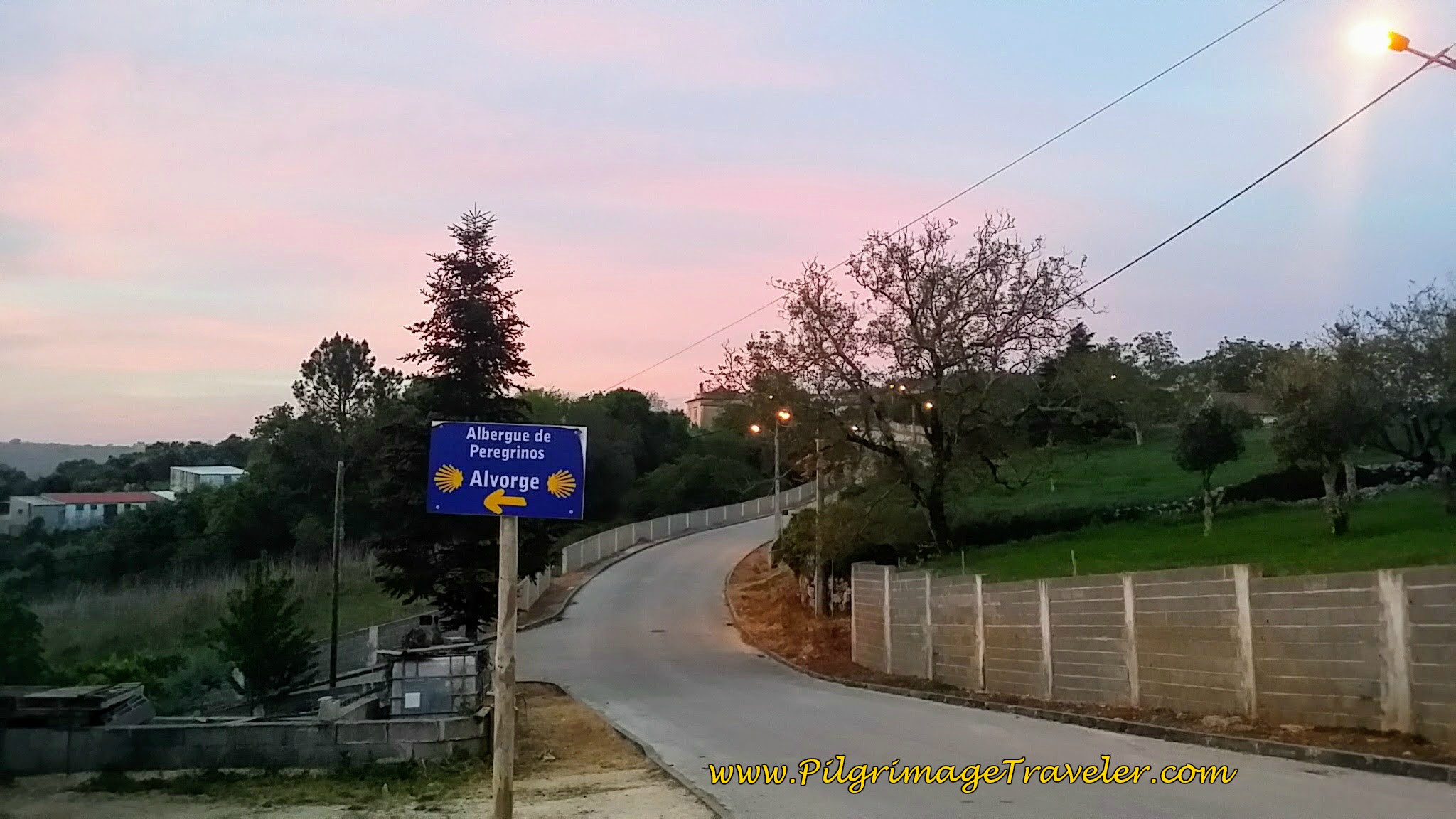 Sign for Albergue de Peregrinos