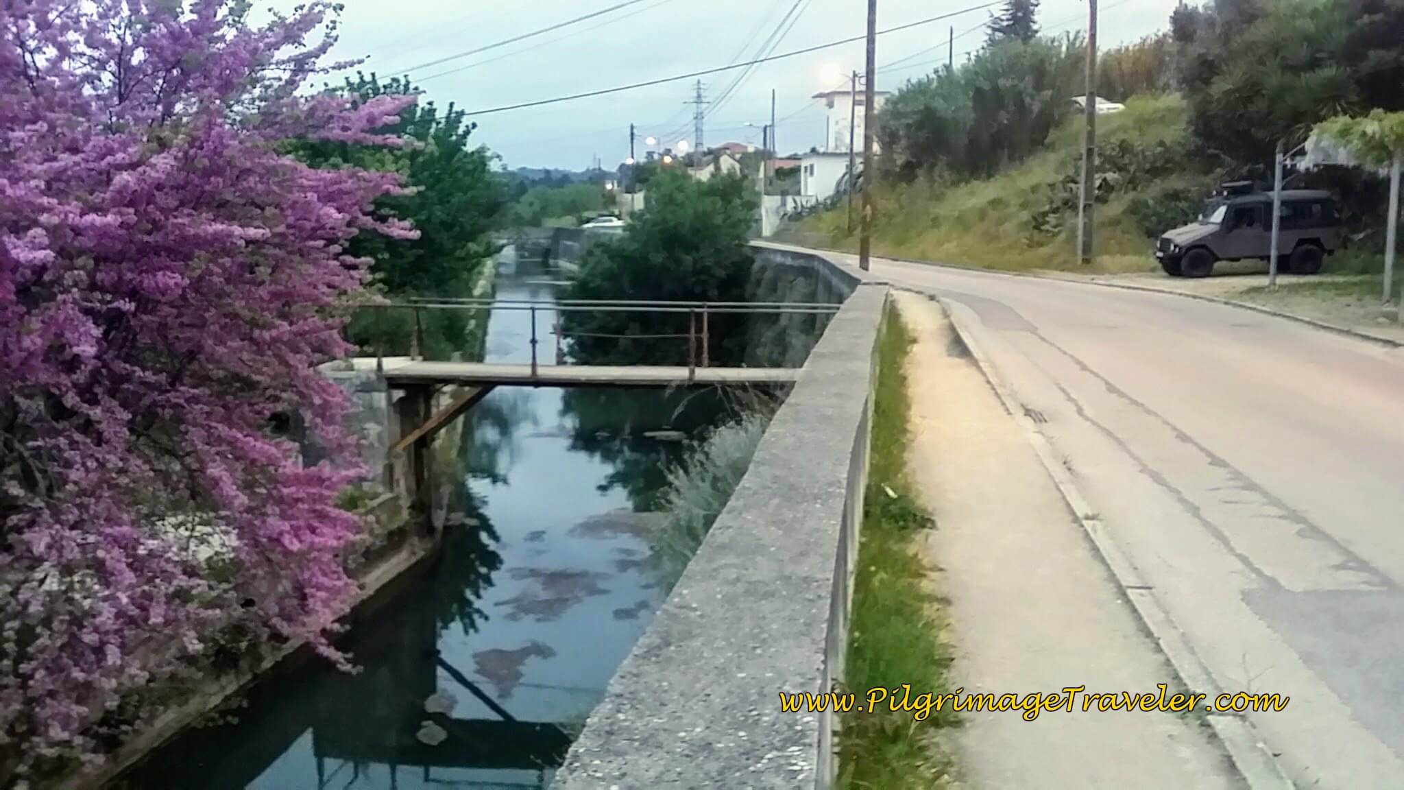 Following the Canal on the Rua Ponte da Vala on the Portuguese Way