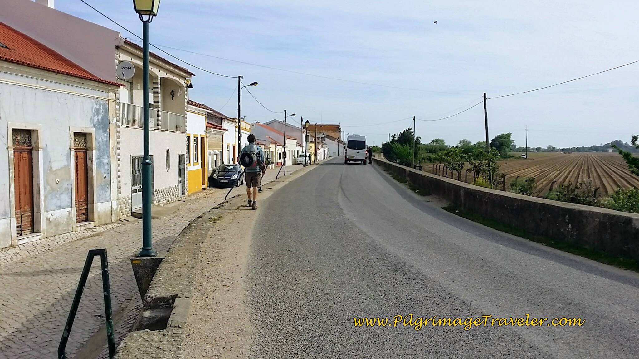 Río Tejo Dike Through Town