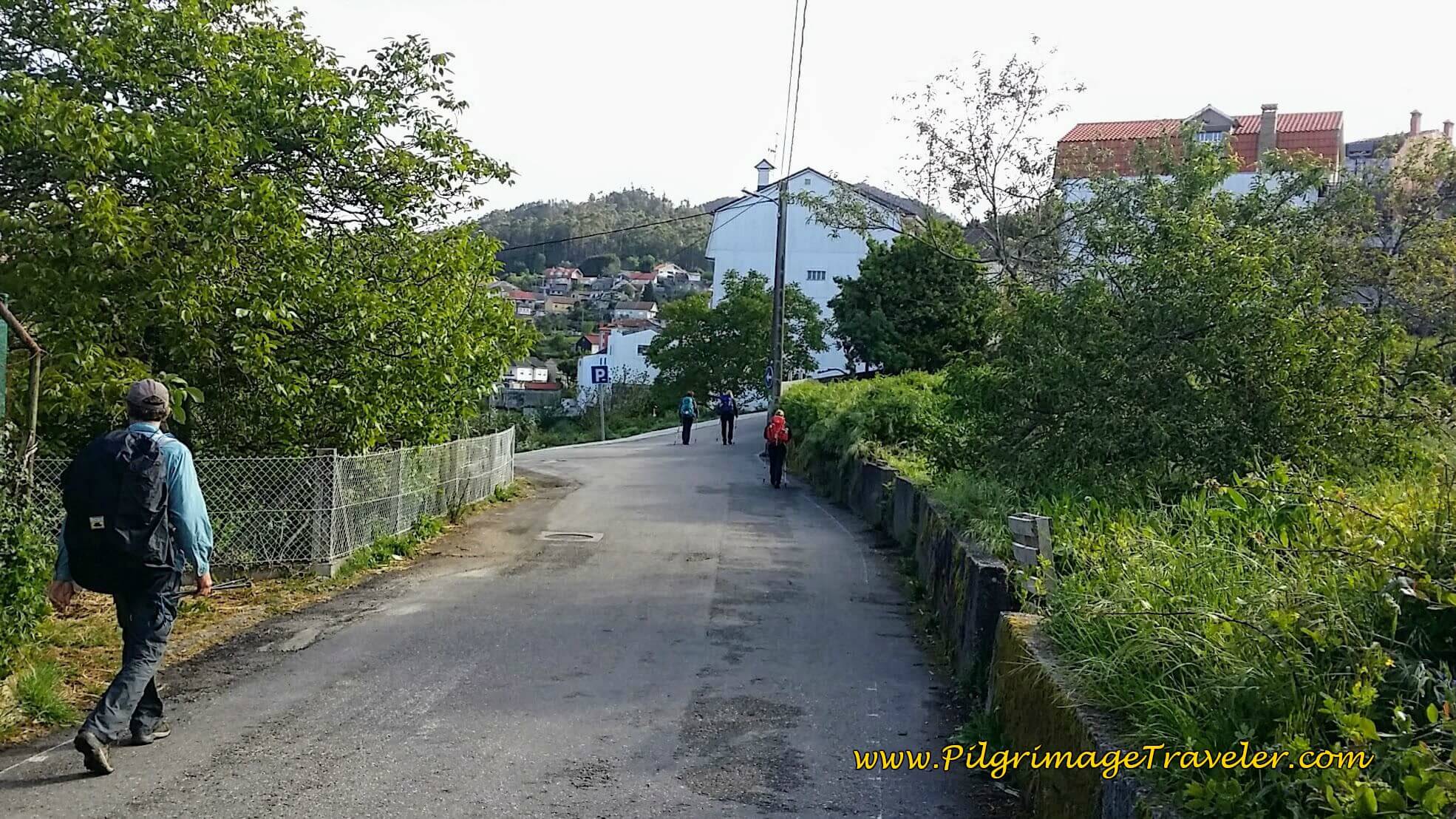 Walking on the Rúa Fonte do Conde in Arcade, day twenty-two on the Camino Portugués