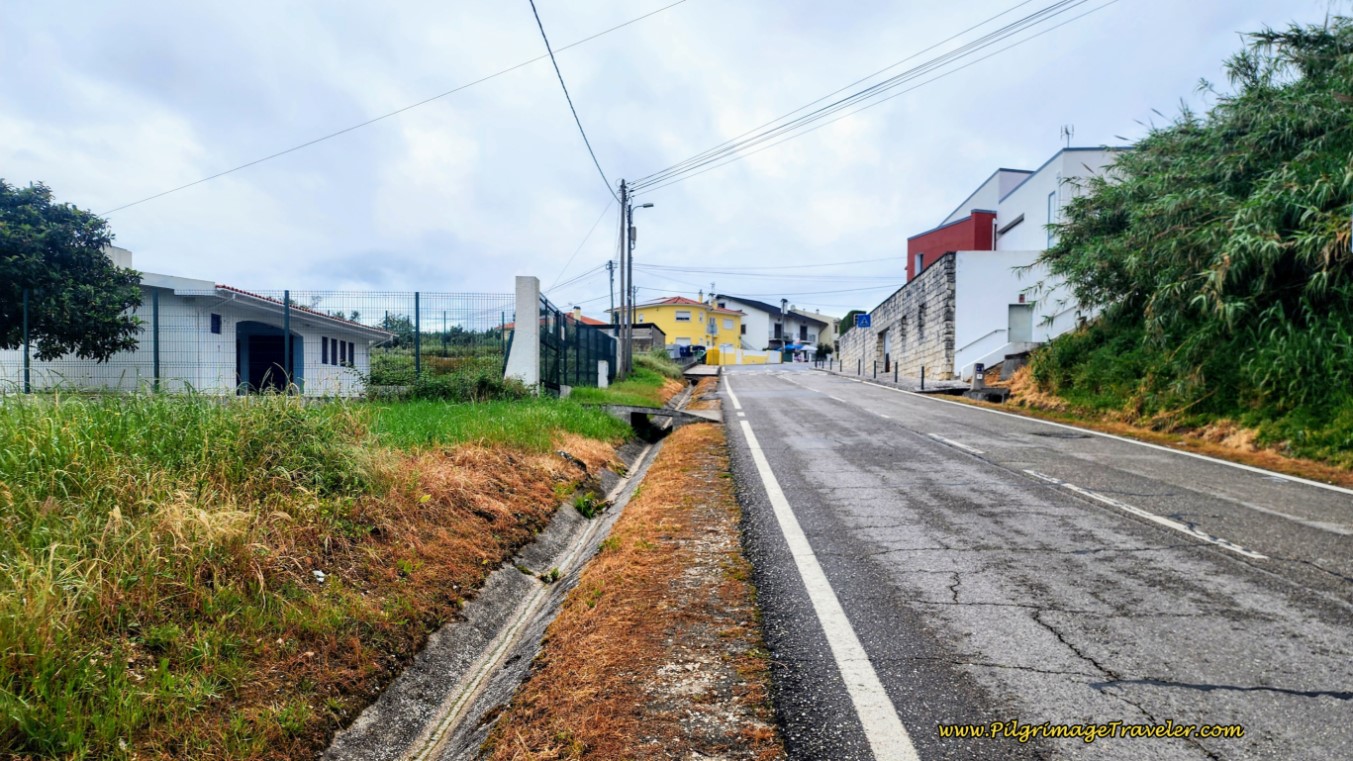 Entering Trouxemil on the Rua Jacintos