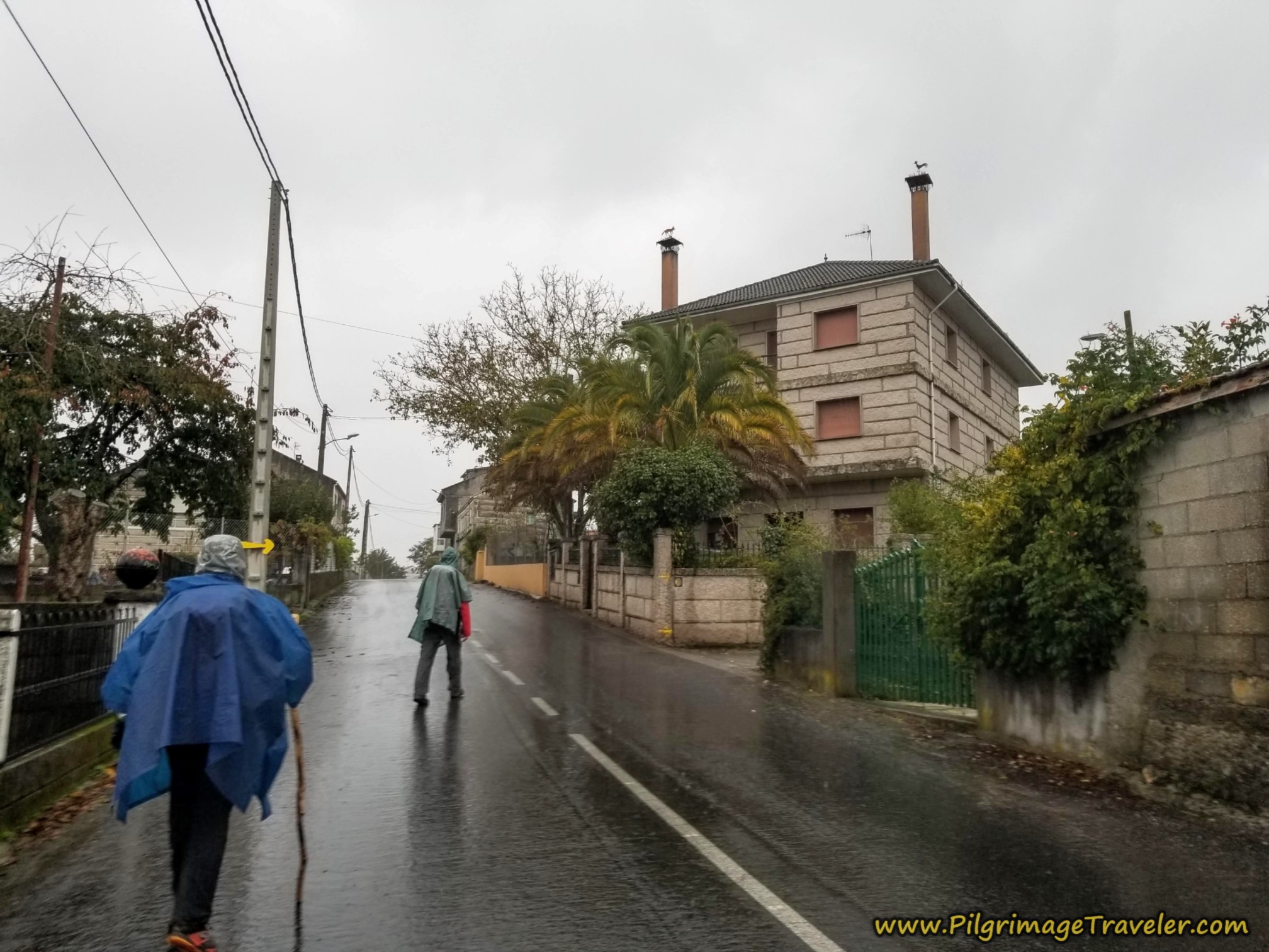 Right Turn in Bobadela, Camino Sanabrés, Vilar de Barrio to Xunqueira de Ambía