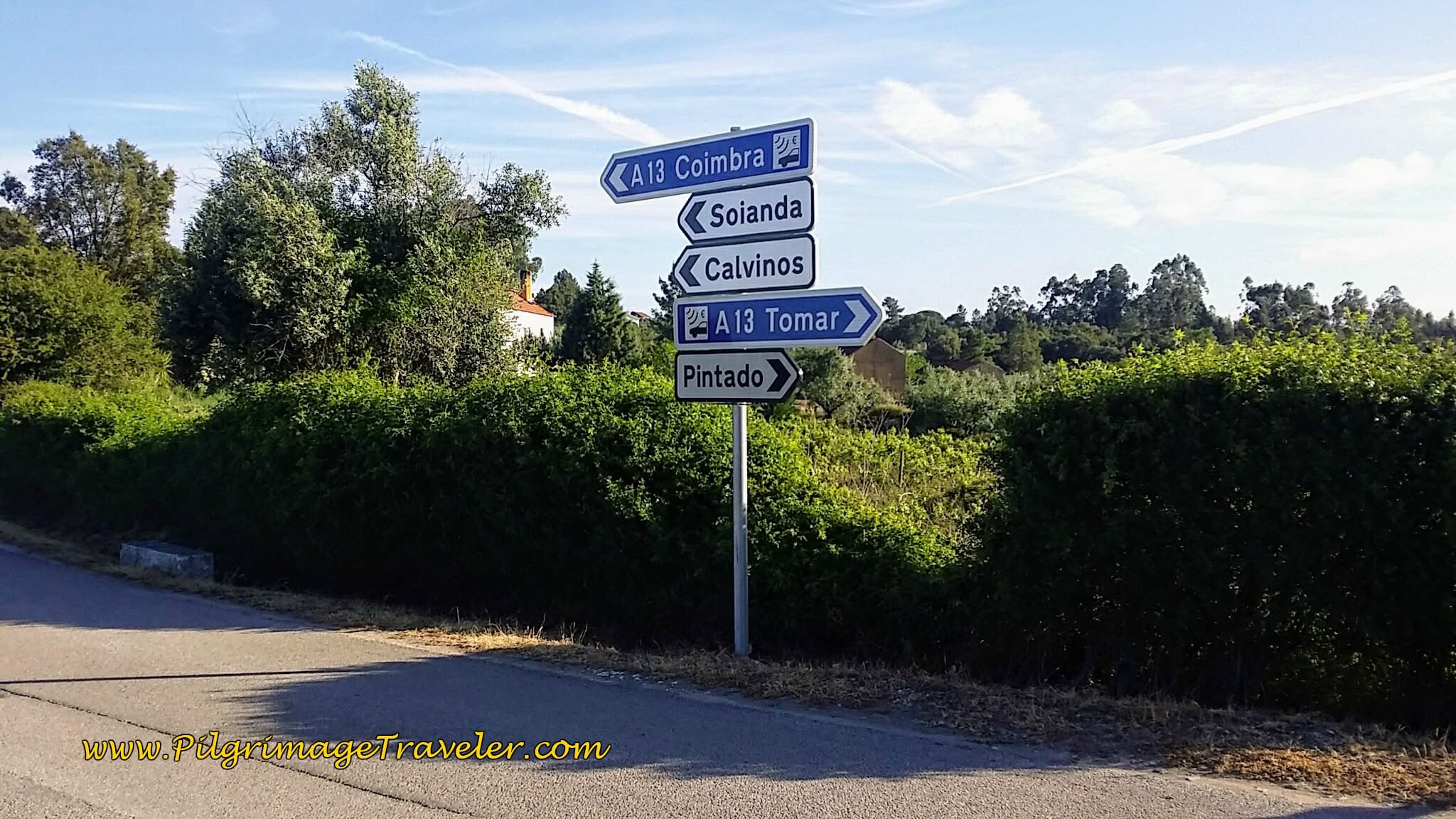 Signpost to Soianda, on the Portuguese Camino
