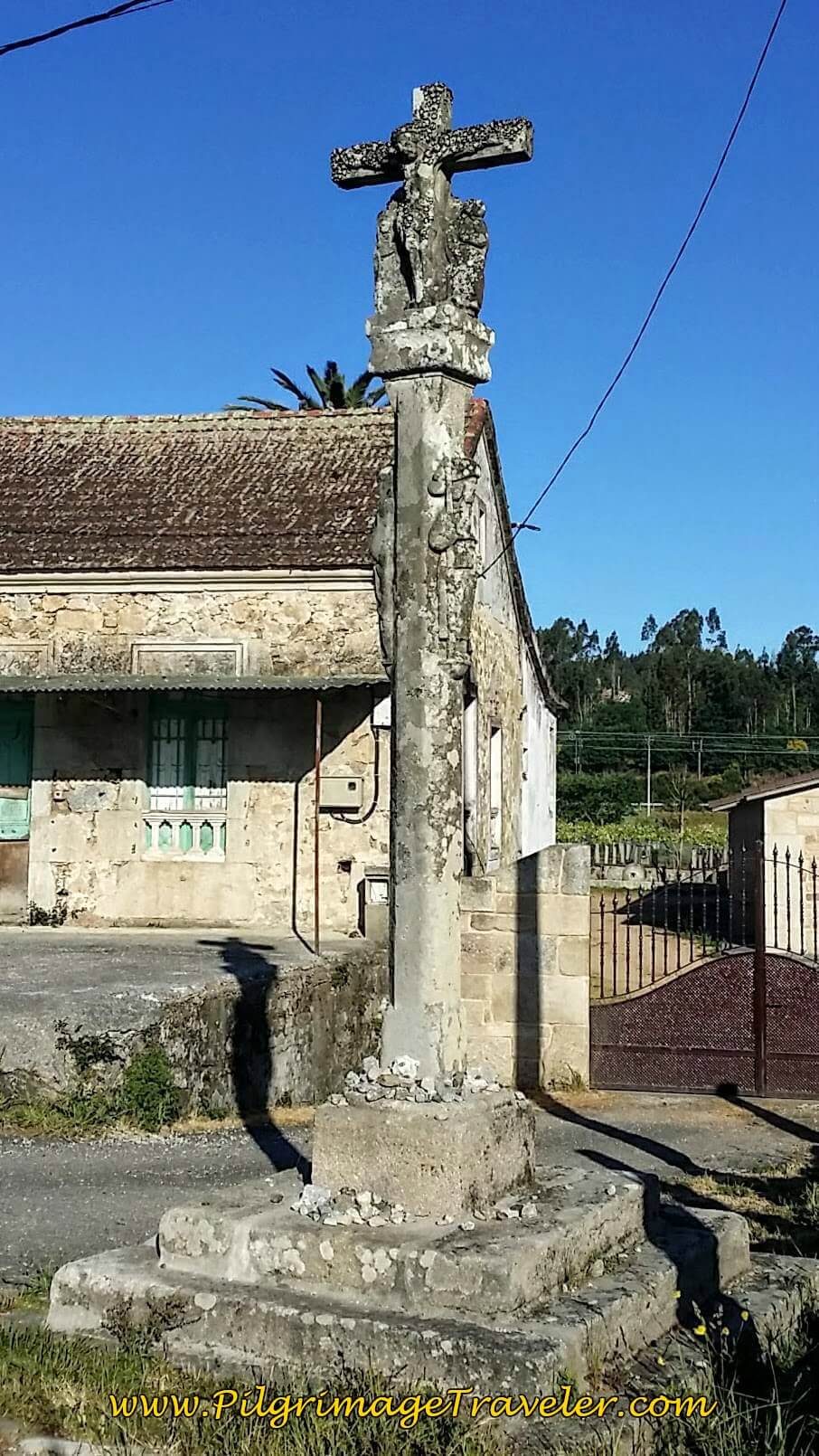 Cruceiro de Vilar in Valbón on day twenty-three, Camino Portugués
