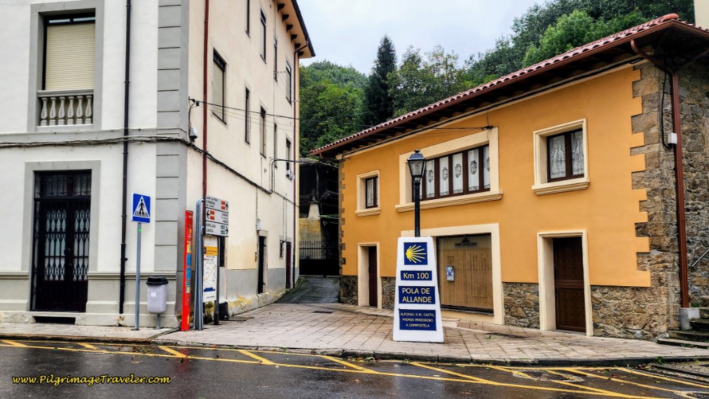 100 Kilometer Waymark, Center of Pola de Allande