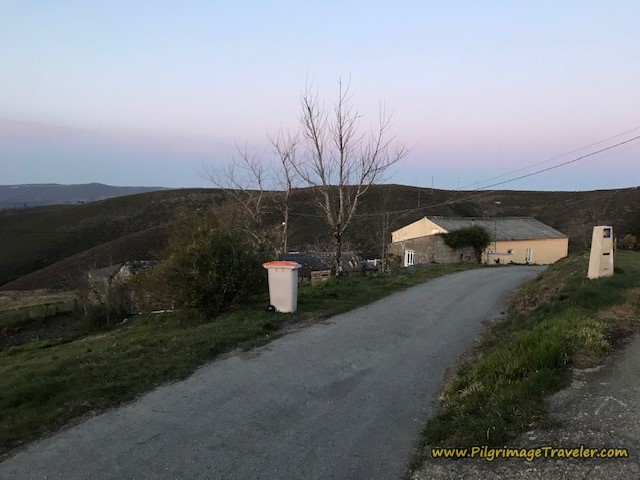 Right Turn Off Pavement in A Venda da Teresa