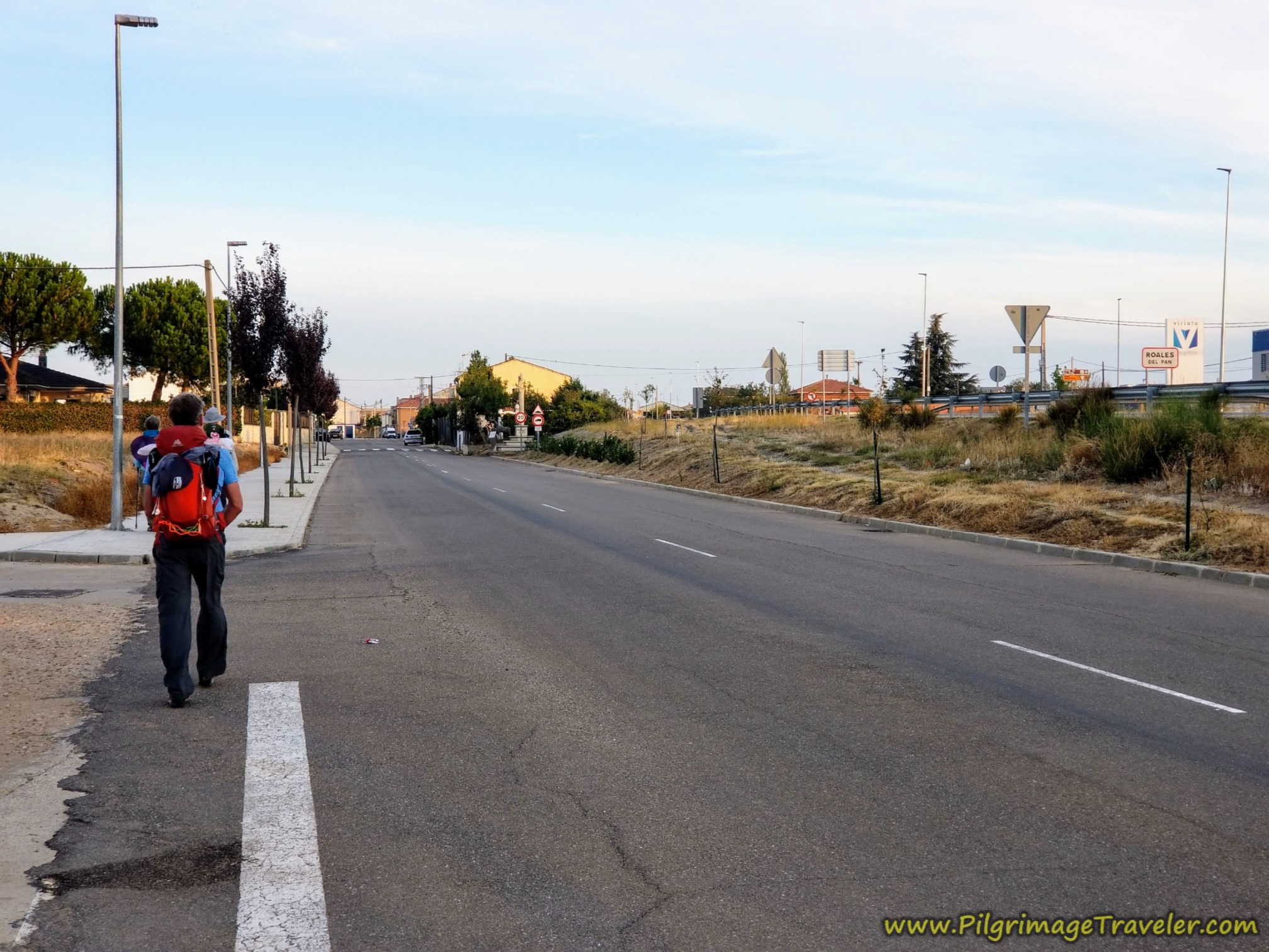 Walking into Roales de Pan on the Vía de la Plata from Zamora to Montamarta