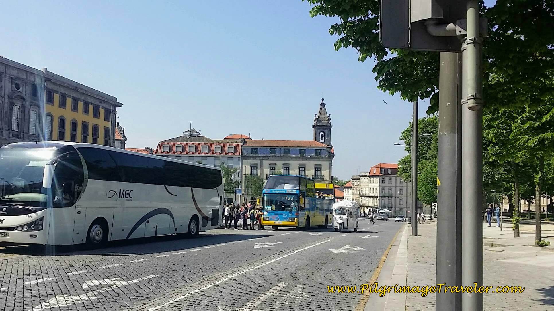 3 Ways to Get Around Porto: Tour Bus, Hop On Bus and Tuk Tuk