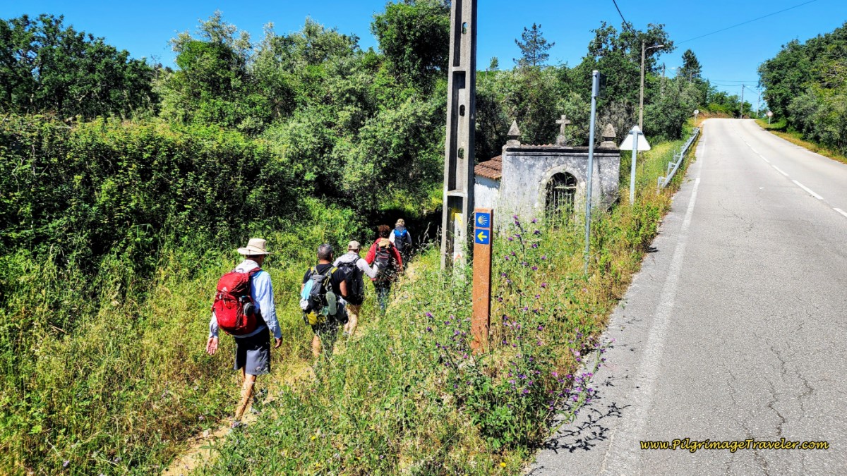 Roadside Chapel on the Rua Jerónimo Soares Barbosa
