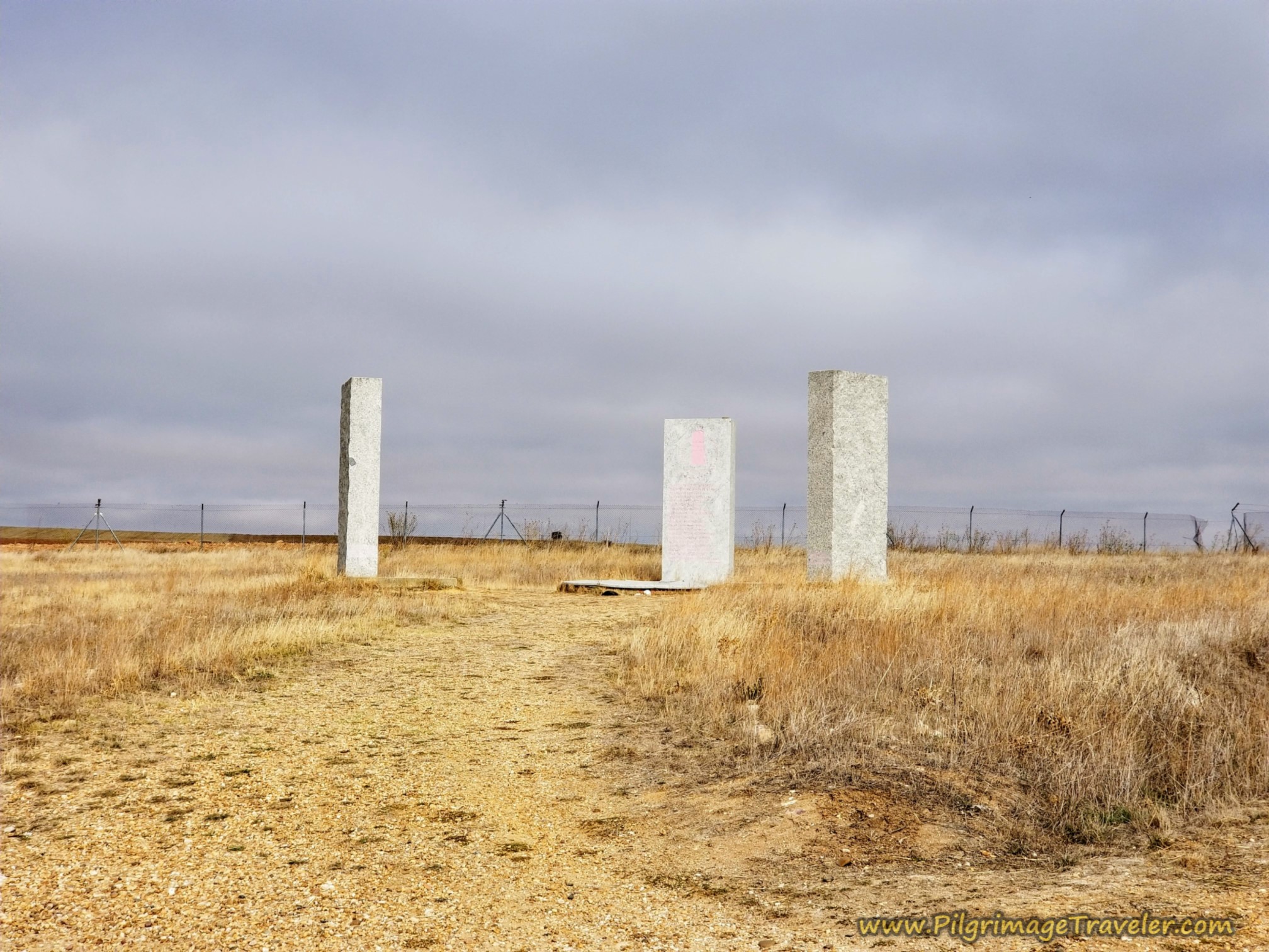El Brocal de las Promesas y Monolitos de las Tres Calzadas
