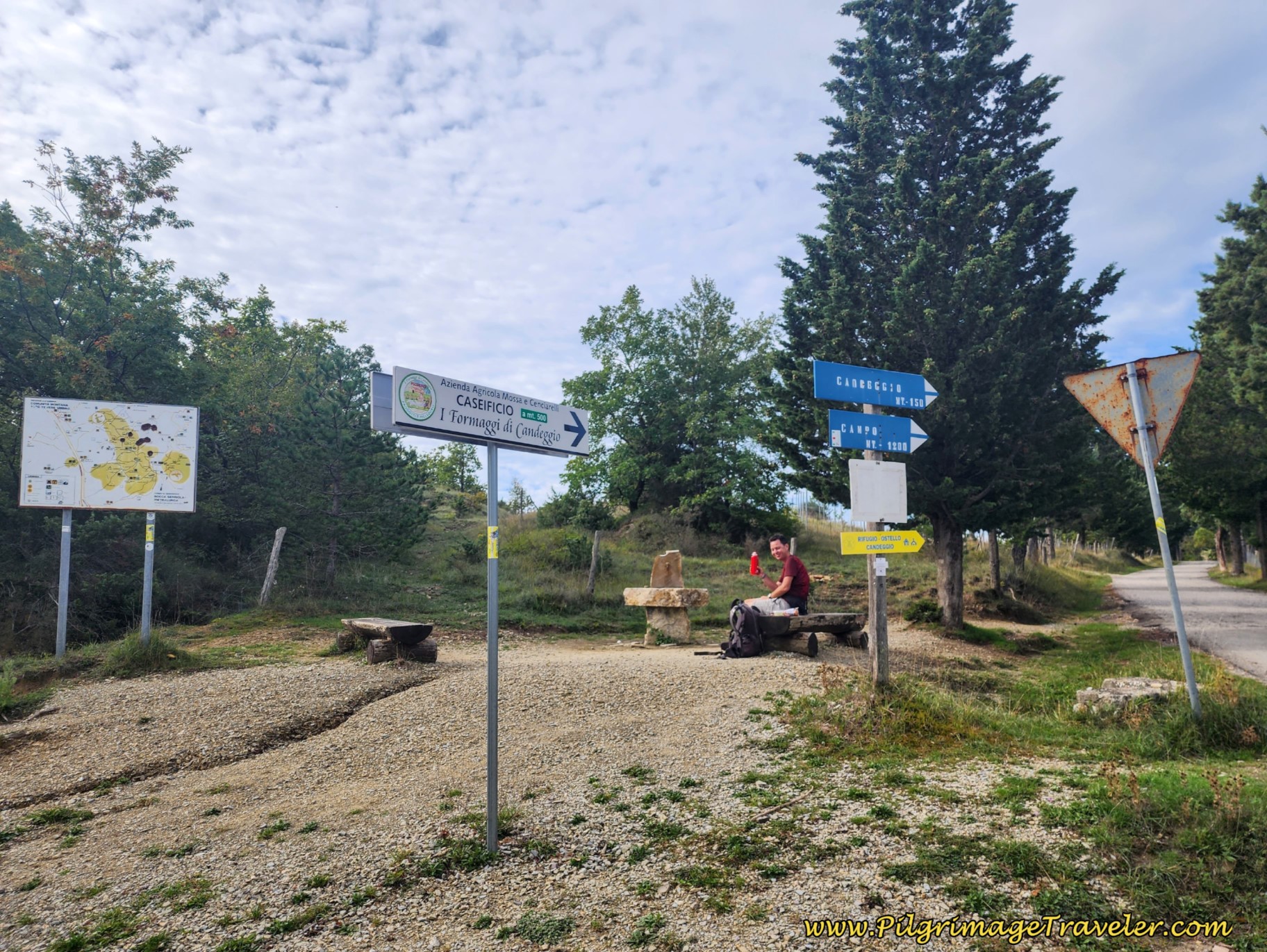 Turnoff to the Rifugio Candeggio, Picnic Area and Fountain Turnoff to the Rifugio Candeggio, Picnic Area and Fountain